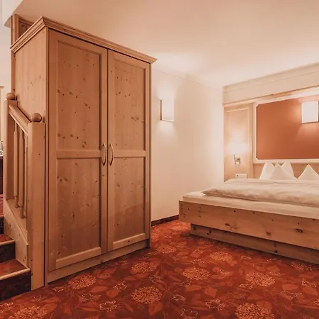 Hotel Auhof Kappl 4*
